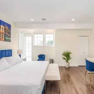 Stylish Chic Nyc At Fingertips North Bergen