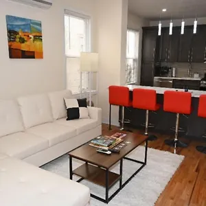 Ooohlala! 2 Beds And 2 Full Baths W/free Parking Newark