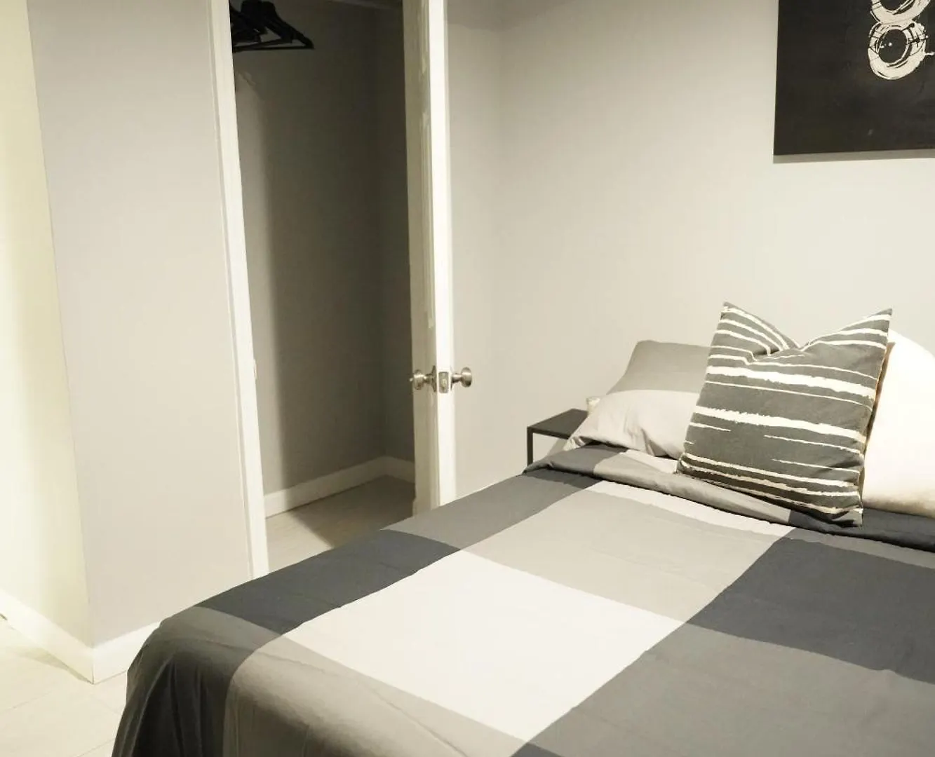 Cozy 2 Bedroom In A Lovely Forest Hills Neighborhood New York Apartment